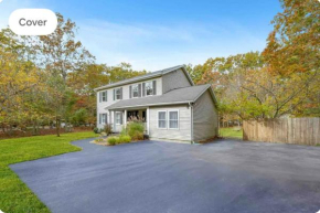 Hamptons Escape: Near Beaches, Restaurants, Wineries.